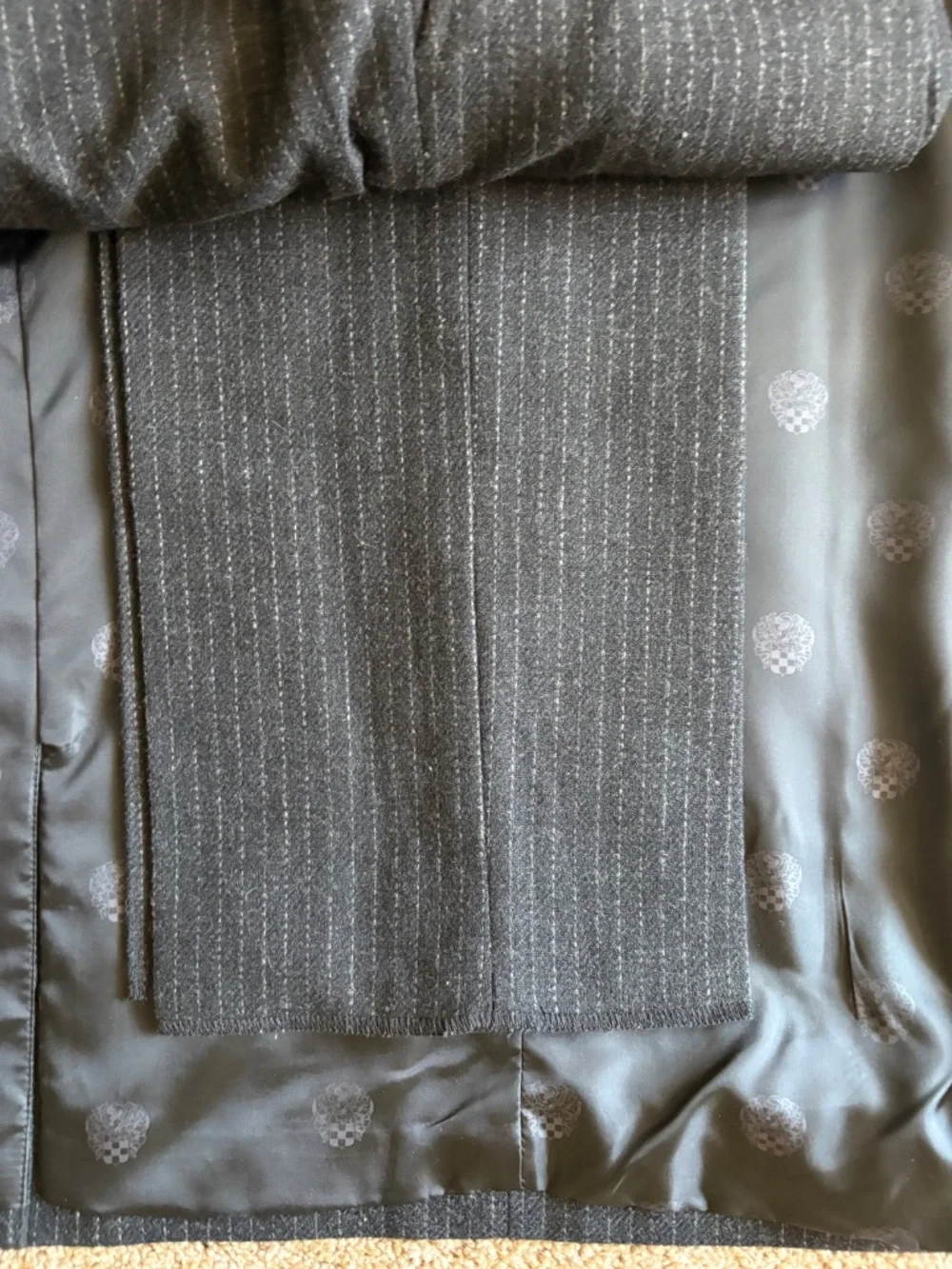 Vince Camuto Suit 42L